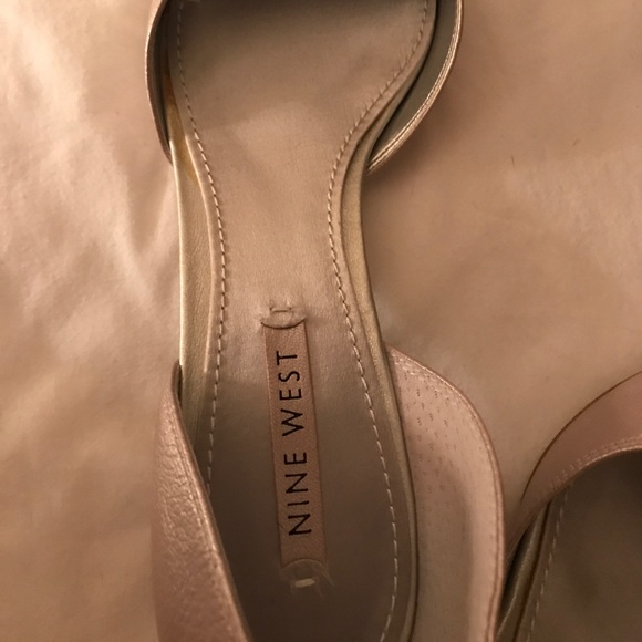 Nine West metallic 1” kitten heels - size 9 - Picture 2 of 3
